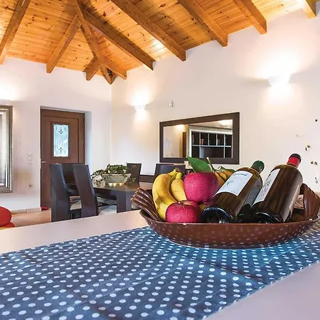 Sleeps 5 Air Con Wifi Villa *