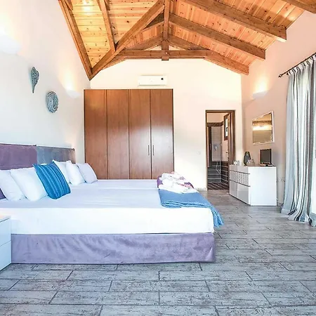 Villa Sleeps 5 Air Con Wifi *