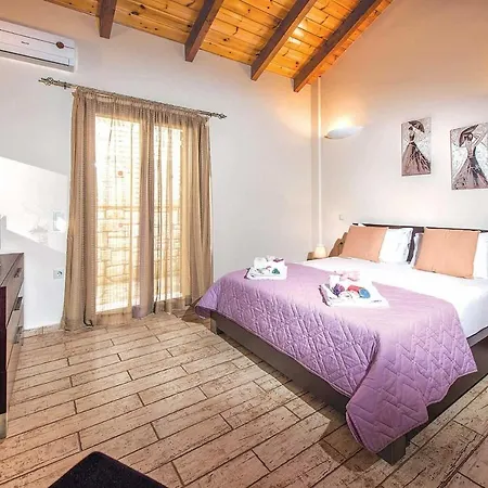 Villa Sleeps 5 Air Con Wifi *