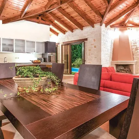 Sleeps 5 Air Con Wifi Gaitani