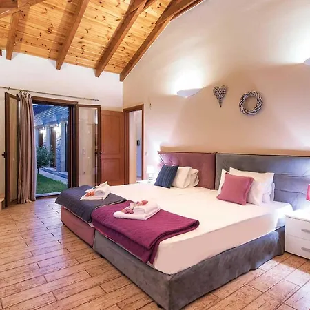 Sleeps 5 Air Con Wifi * Gaitani